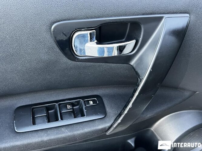 Nissan Qashqai 41 interauto-car