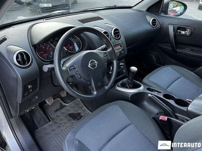 Nissan Qashqai 32 interauto-car