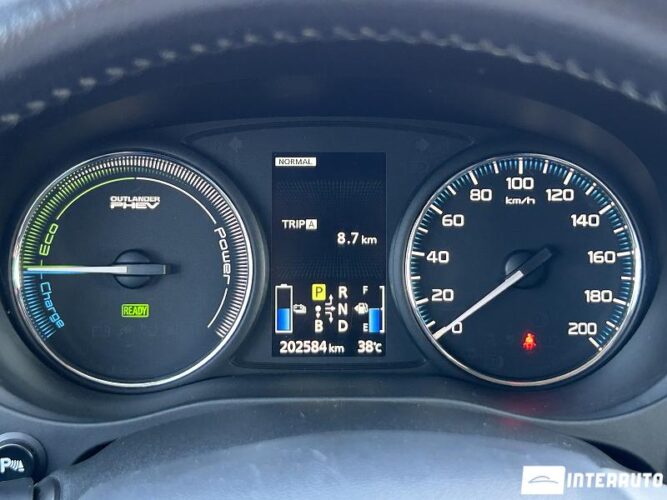 Mitsubishi Outlander 47 interauto-car