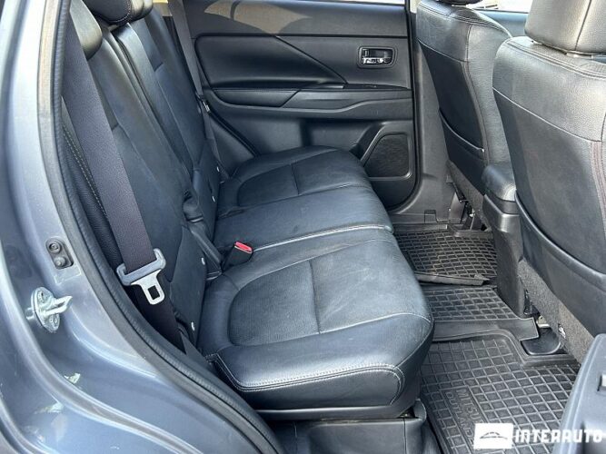 Mitsubishi Outlander 42 interauto-car
