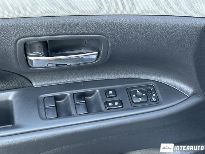 Mitsubishi Outlander 36 interauto-car