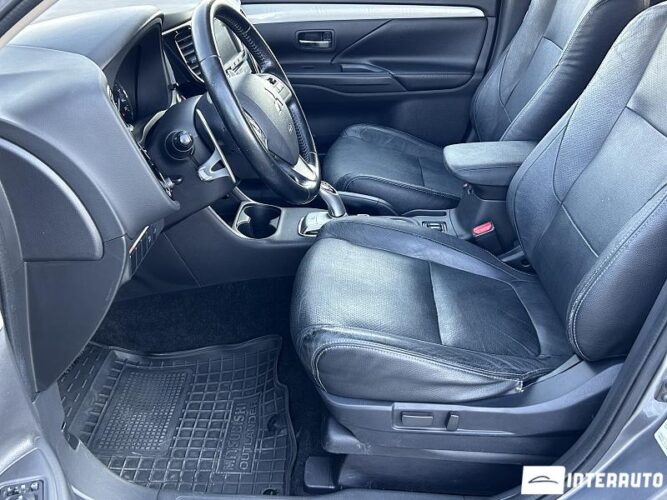 Mitsubishi Outlander 37 interauto-car