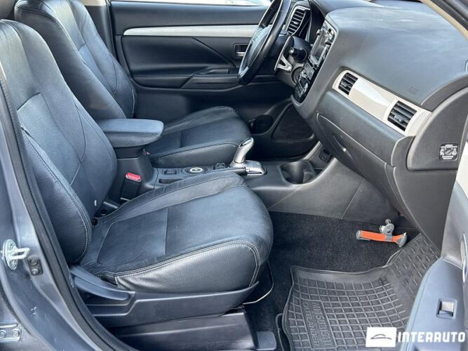 Mitsubishi Outlander 41 interauto-car