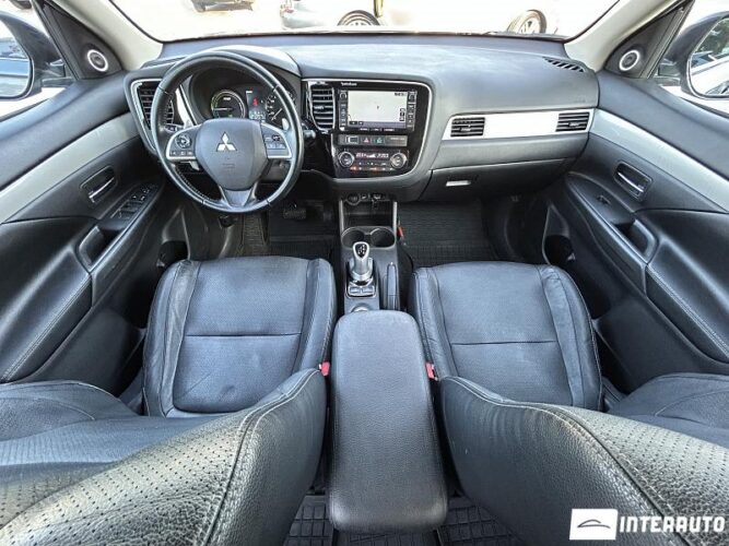 Mitsubishi Outlander 38 interauto-car