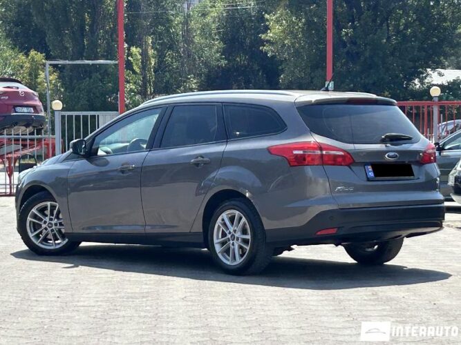 Ford Focus 32 interauto-car