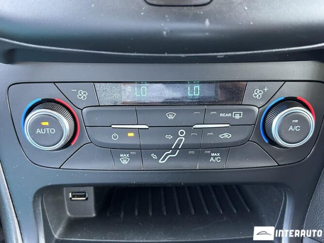 Ford Focus 42 interauto-car