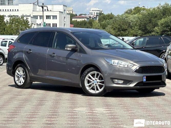 Ford Focus 33 interauto-car