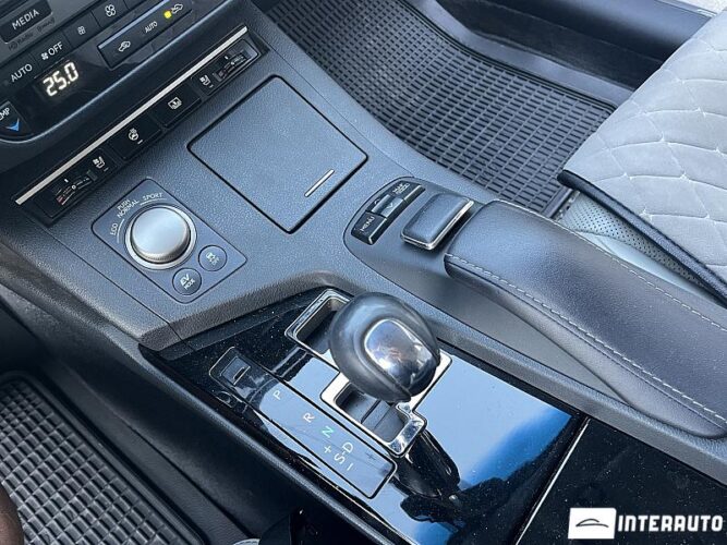 Lexus ES 300h 38 interauto-car