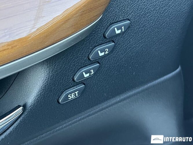 Lexus ES 300h 32 interauto-car