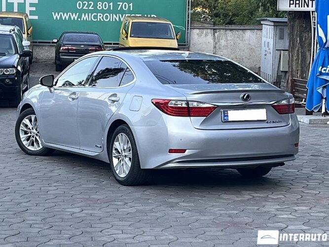 Lexus ES 300h 30 interauto-car