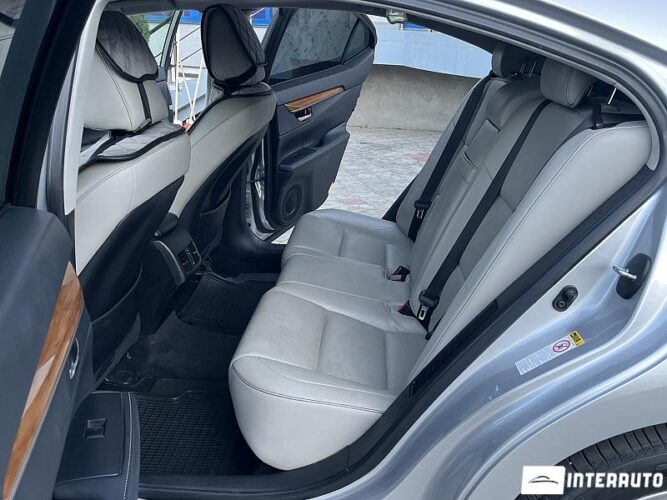Lexus ES 300h 39 interauto-car