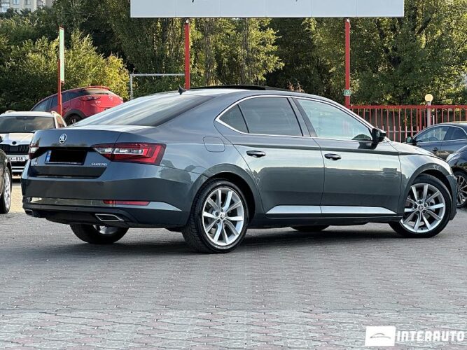 Skoda Superb 34 interauto-car