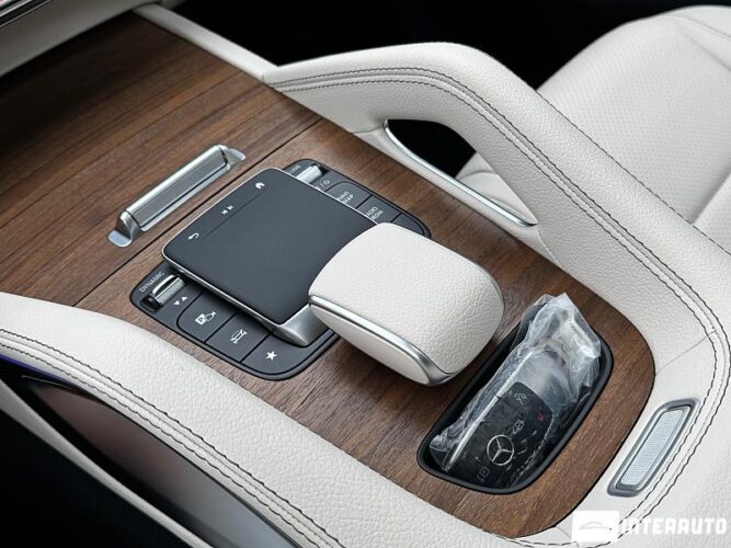 Mercedes GLE 450e Hybrid Plug-In 47 interauto-car
