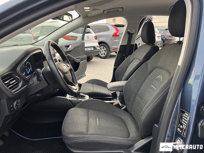 Ford Focus 37 interauto-car