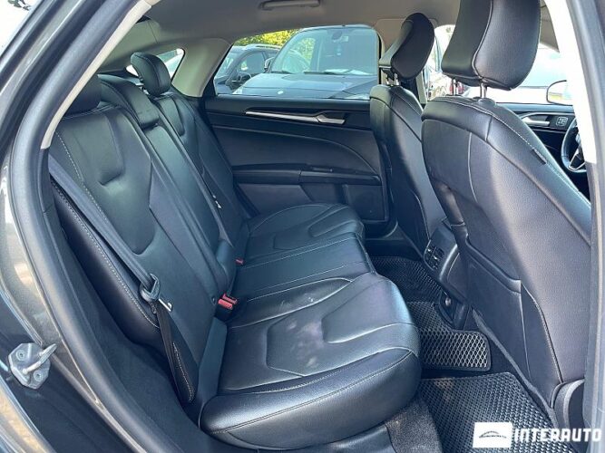 Ford Fusion 51 interauto-car