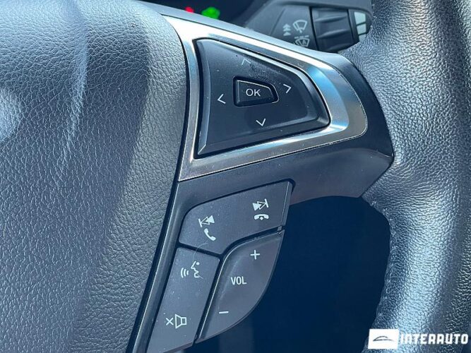 Ford Fusion 44 interauto-car