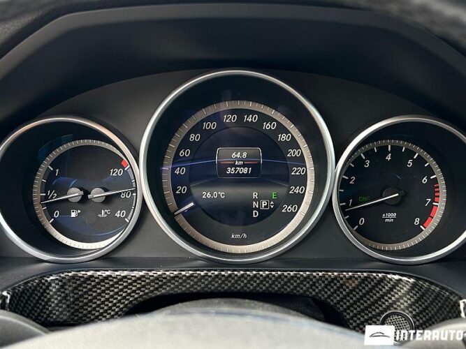 Mercedes E 200 39 interauto-car