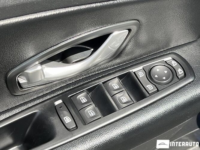 Renault Fluence 49 interauto-car