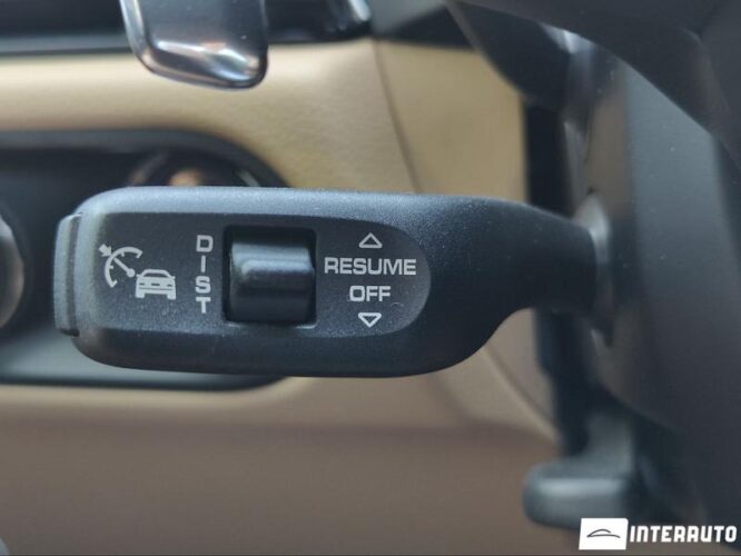 Porsche Macan 48 interauto-car