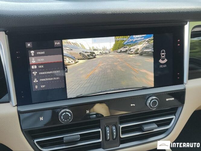 Porsche Macan 44 interauto-car
