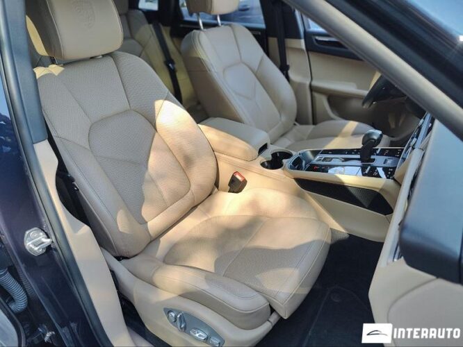 Porsche Macan 40 interauto-car