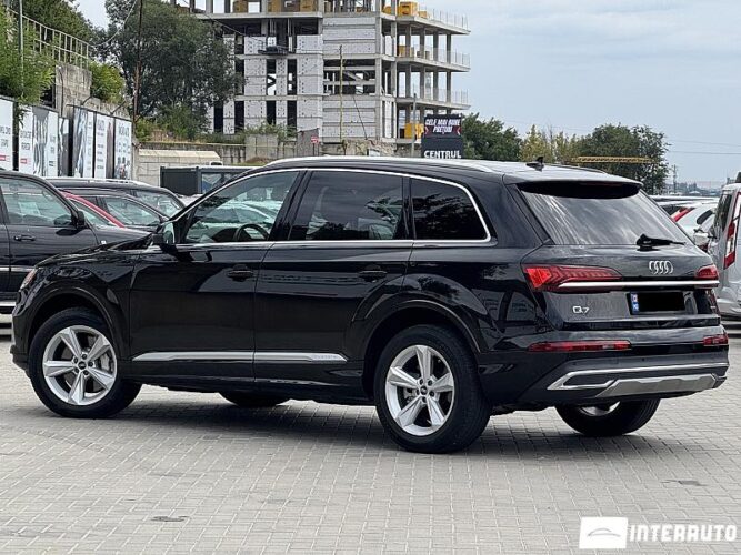 Audi Q7 40 interauto-car