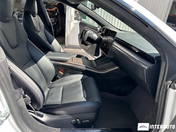 Tesla Model S 35 interauto-car