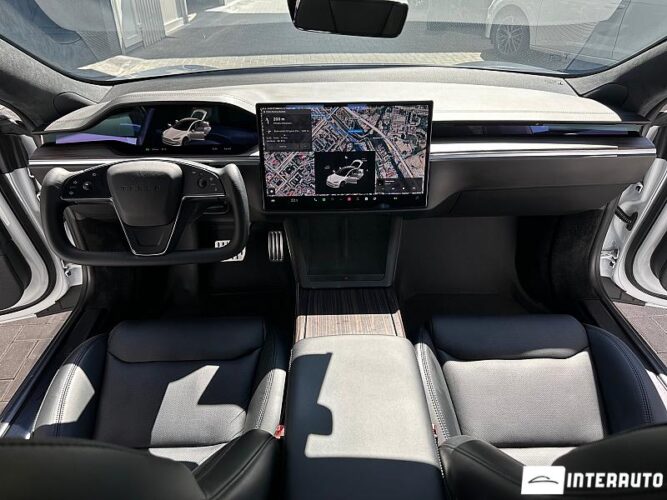 Tesla Model S 38 interauto-car