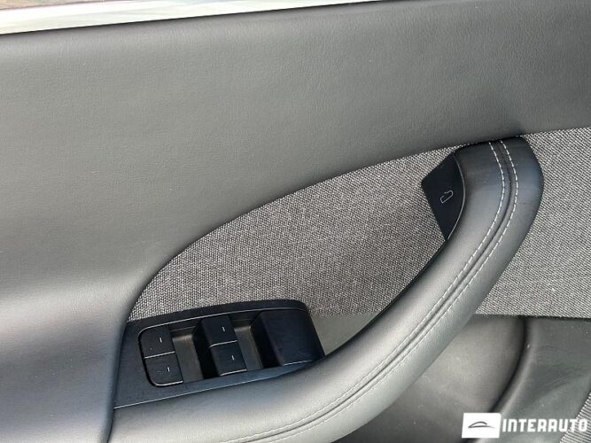 Tesla Model S 47 interauto-car