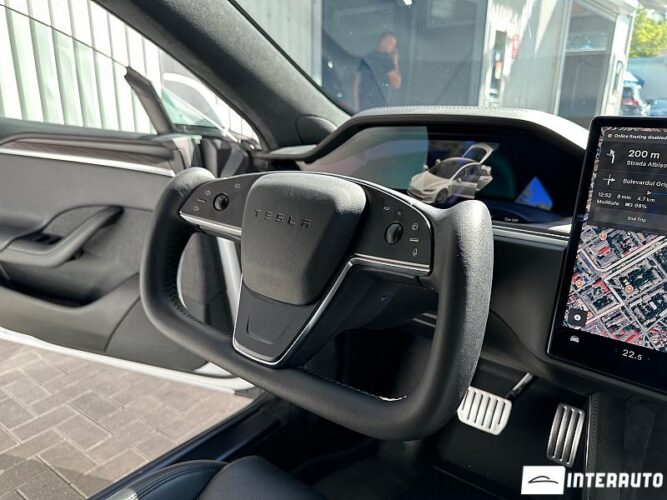 Tesla Model S 37 interauto-car