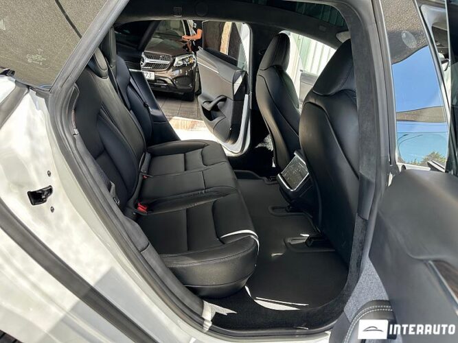 Tesla Model S 46 interauto-car