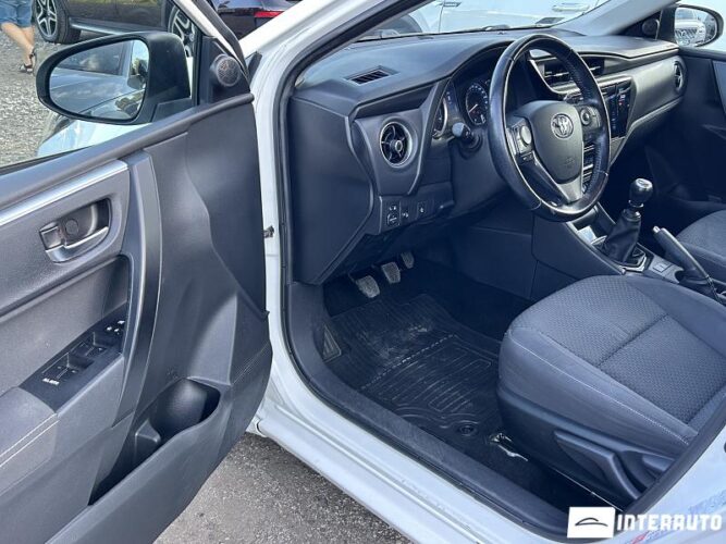 Toyota Corolla 33 interauto-car