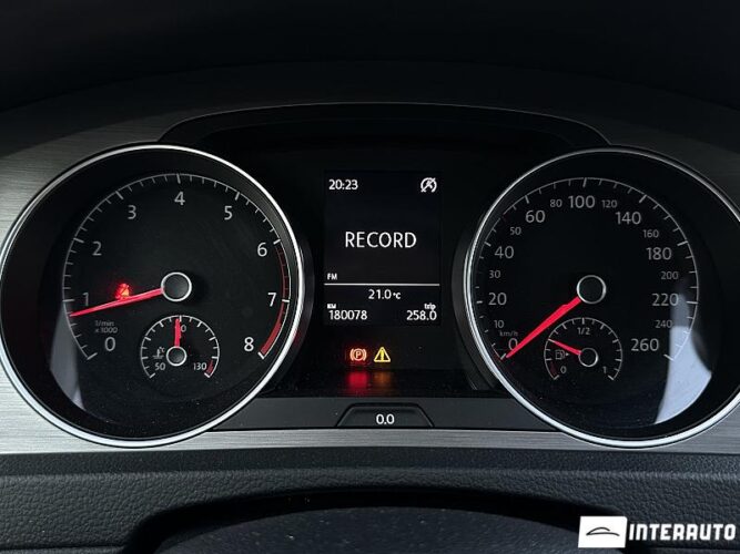 Volkswagen Golf 39 interauto-car