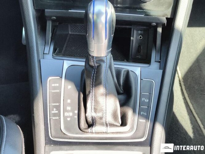 Volkswagen Golf GTE 38 interauto-car