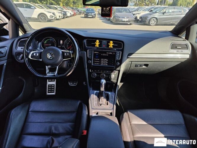 Volkswagen Golf GTE 31 interauto-car