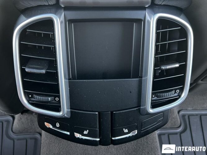 Porsche Cayenne S Hybrid 60 interauto-car