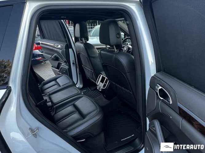 Porsche Cayenne S Hybrid 49 interauto-car