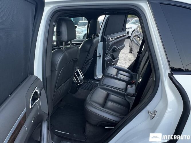 Porsche Cayenne S Hybrid 41 interauto-car