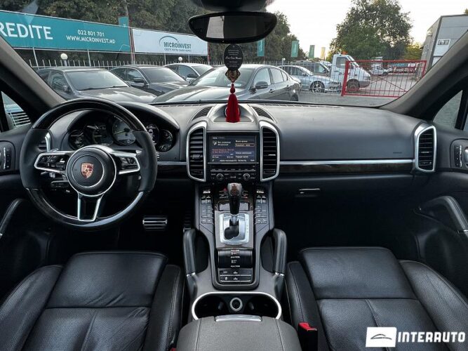 Porsche Cayenne S Hybrid 42 interauto-car