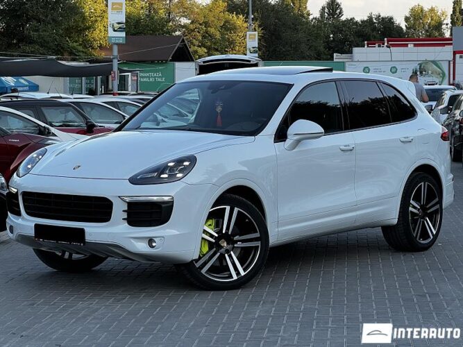 Porsche Cayenne S Hybrid 36 interauto-car