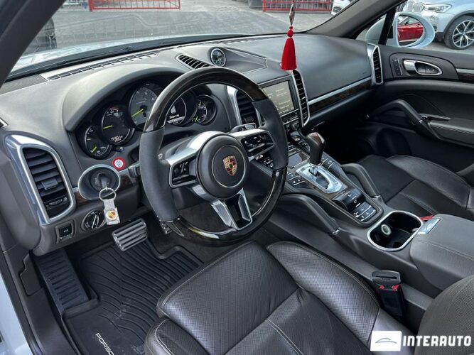 Porsche Cayenne S Hybrid 40 interauto-car