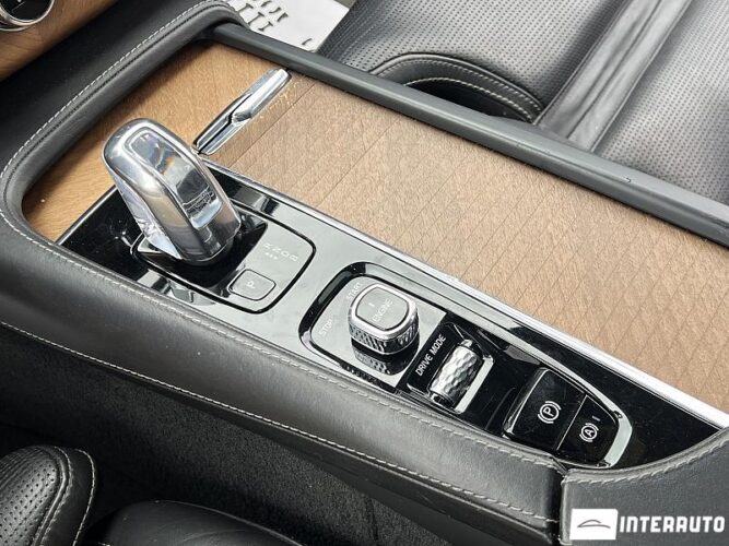 Volvo XC 90 51 interauto-car