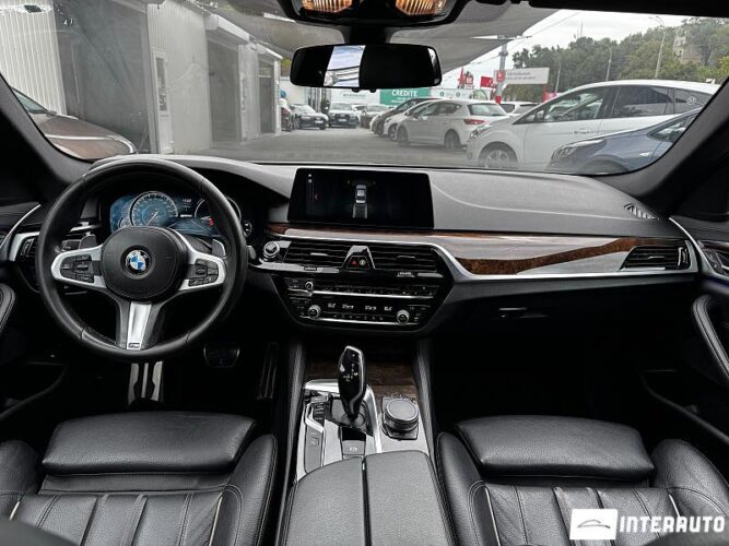 BMW 530e 36 interauto-car