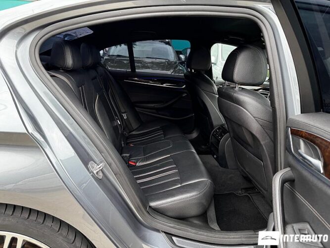 BMW 530e 35 interauto-car