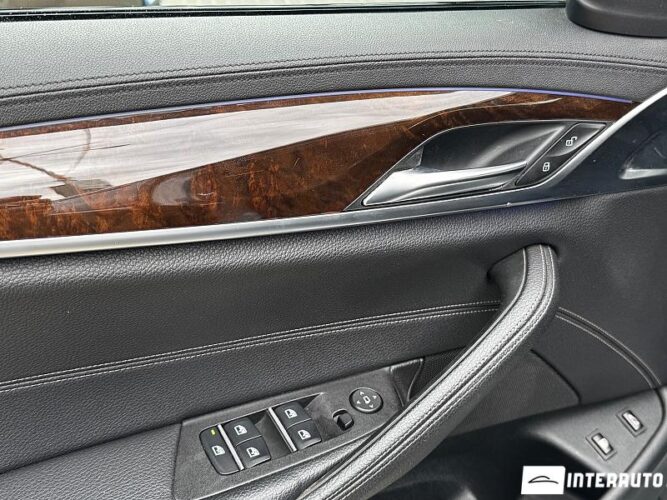 BMW 530e 42 interauto-car