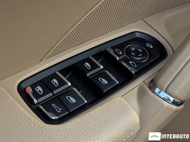 Porsche Cayenne 52 interauto-car