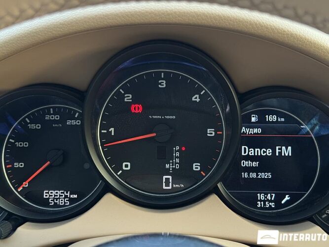 Porsche Cayenne 41 interauto-car