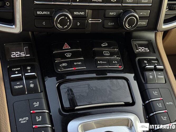 Porsche Cayenne 44 interauto-car