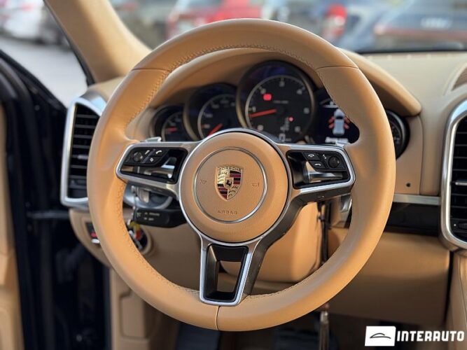Porsche Cayenne 40 interauto-car