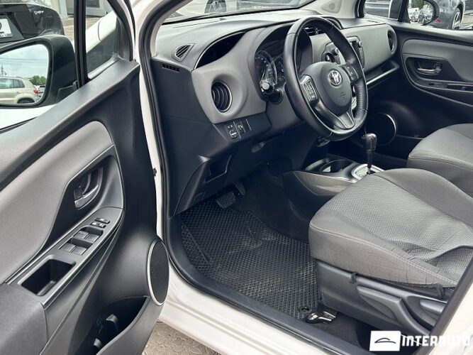 Toyota Yaris 32 interauto-car